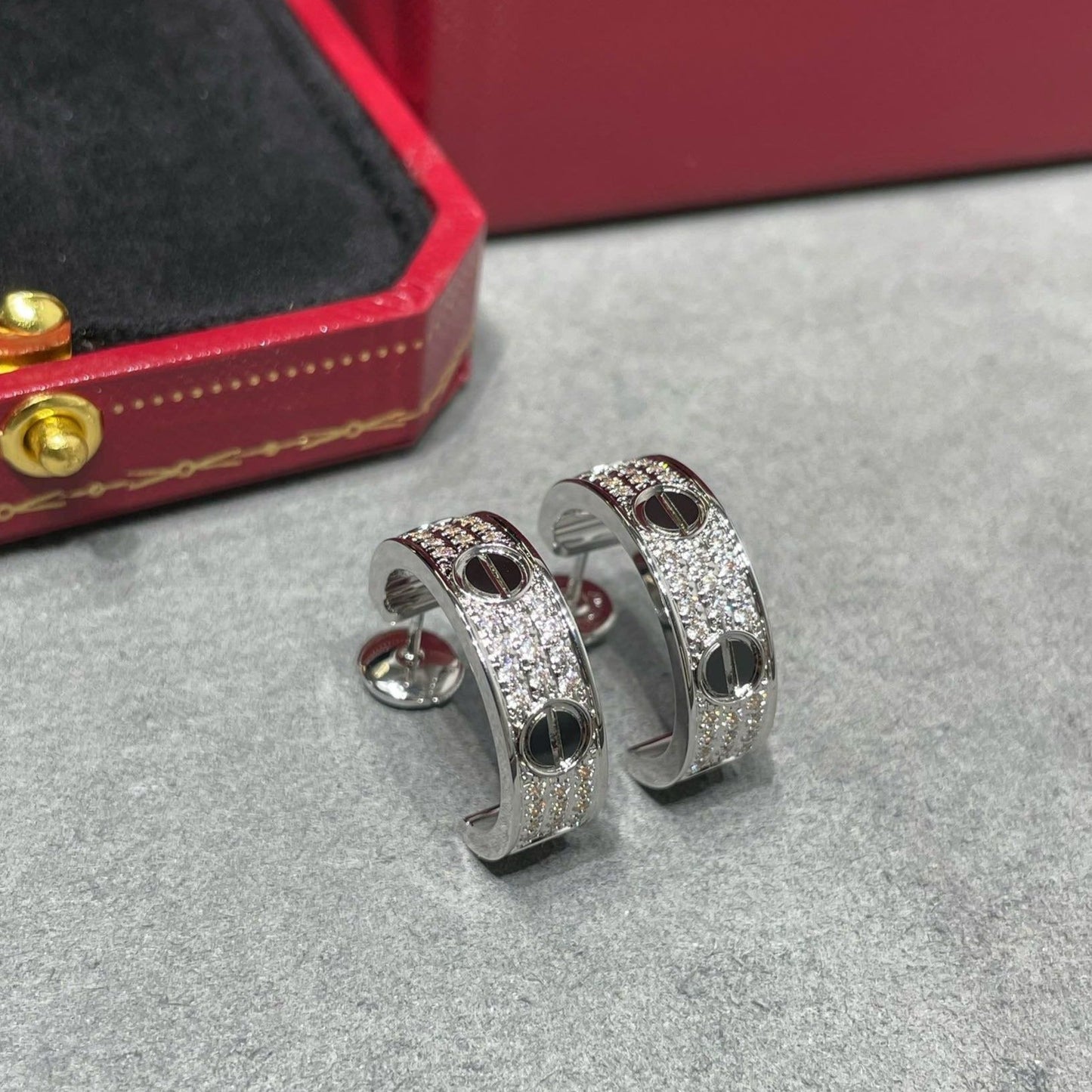 [Luxe Jewelry]LOVE CERAMIC DIAMOND PAVED SILVER EARRINGS