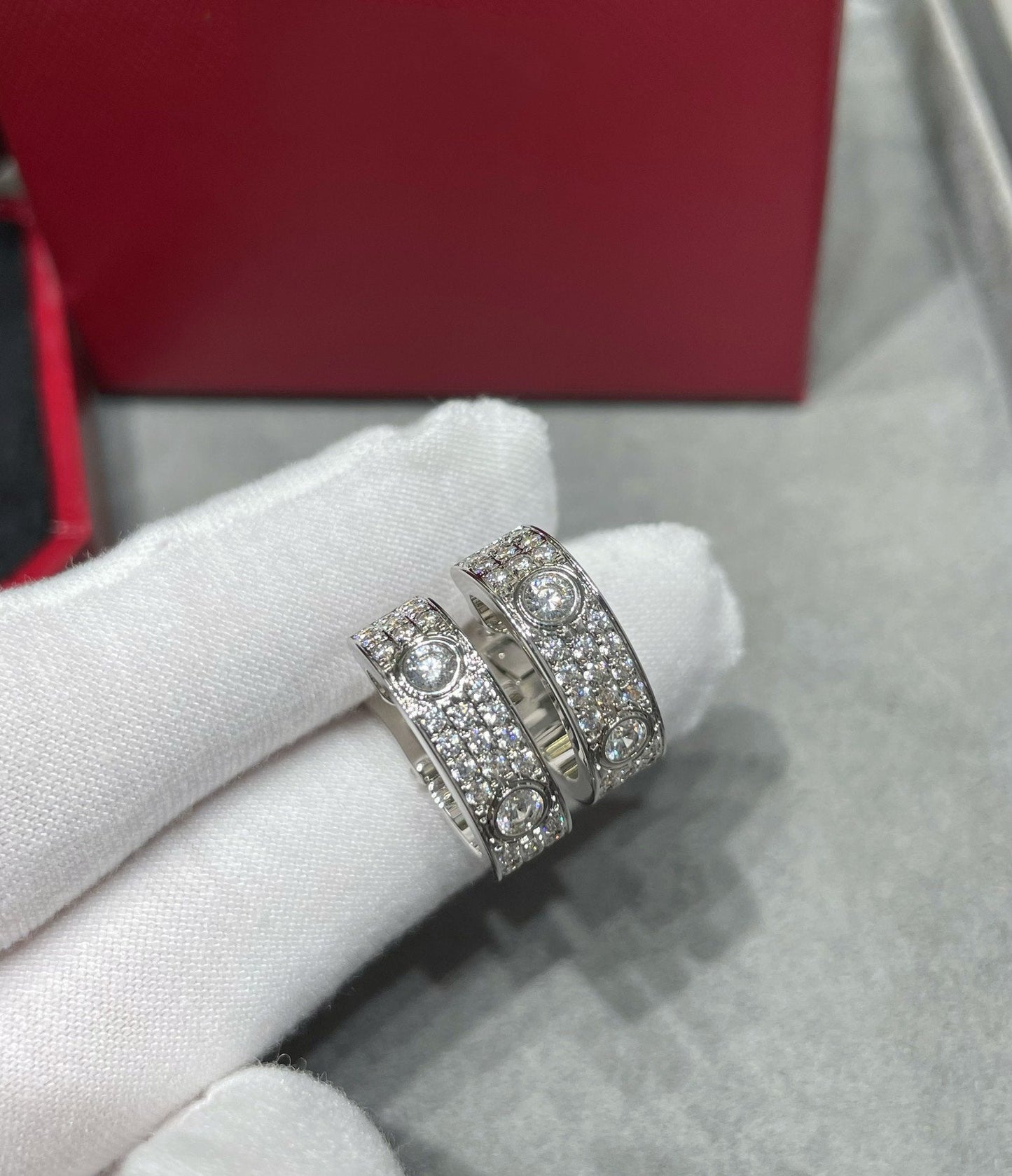 [Luxe Jewelry]LOVE 5.5MM DIAMOND PAVED EARRINGS
