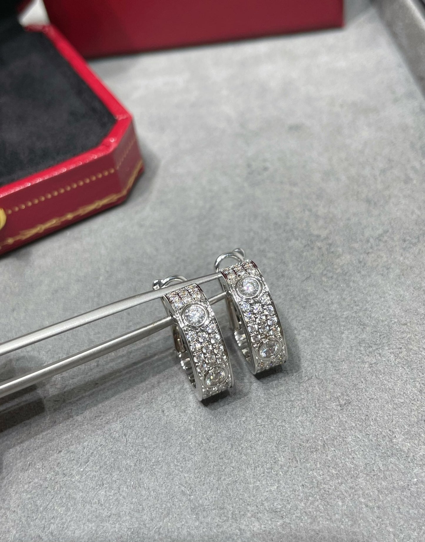 [Luxe Jewelry]LOVE 5.5MM DIAMOND PAVED EARRINGS