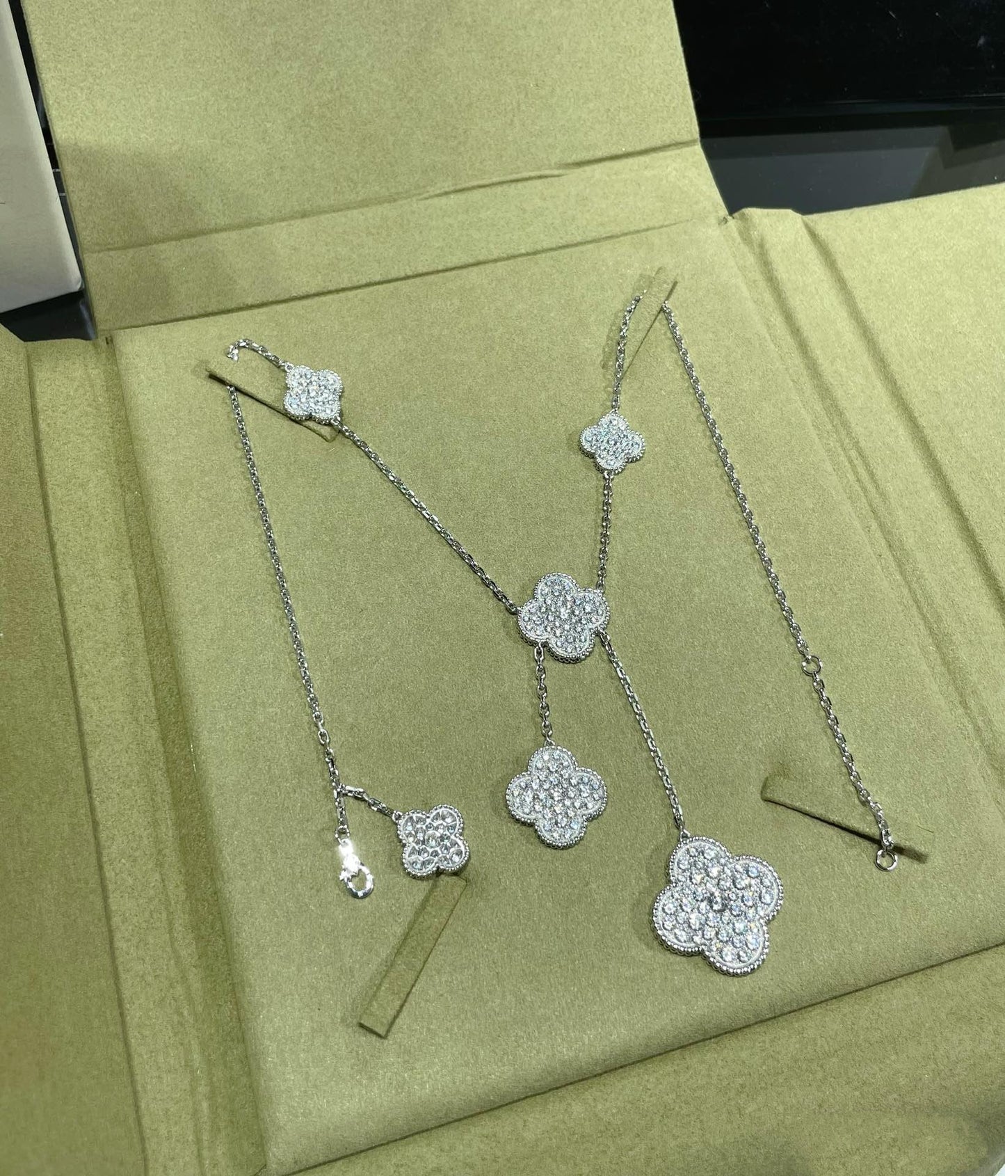 [Luxe Jewelry]CLOVER 6 MOTIF DIAMOND PAVED NECKLACE