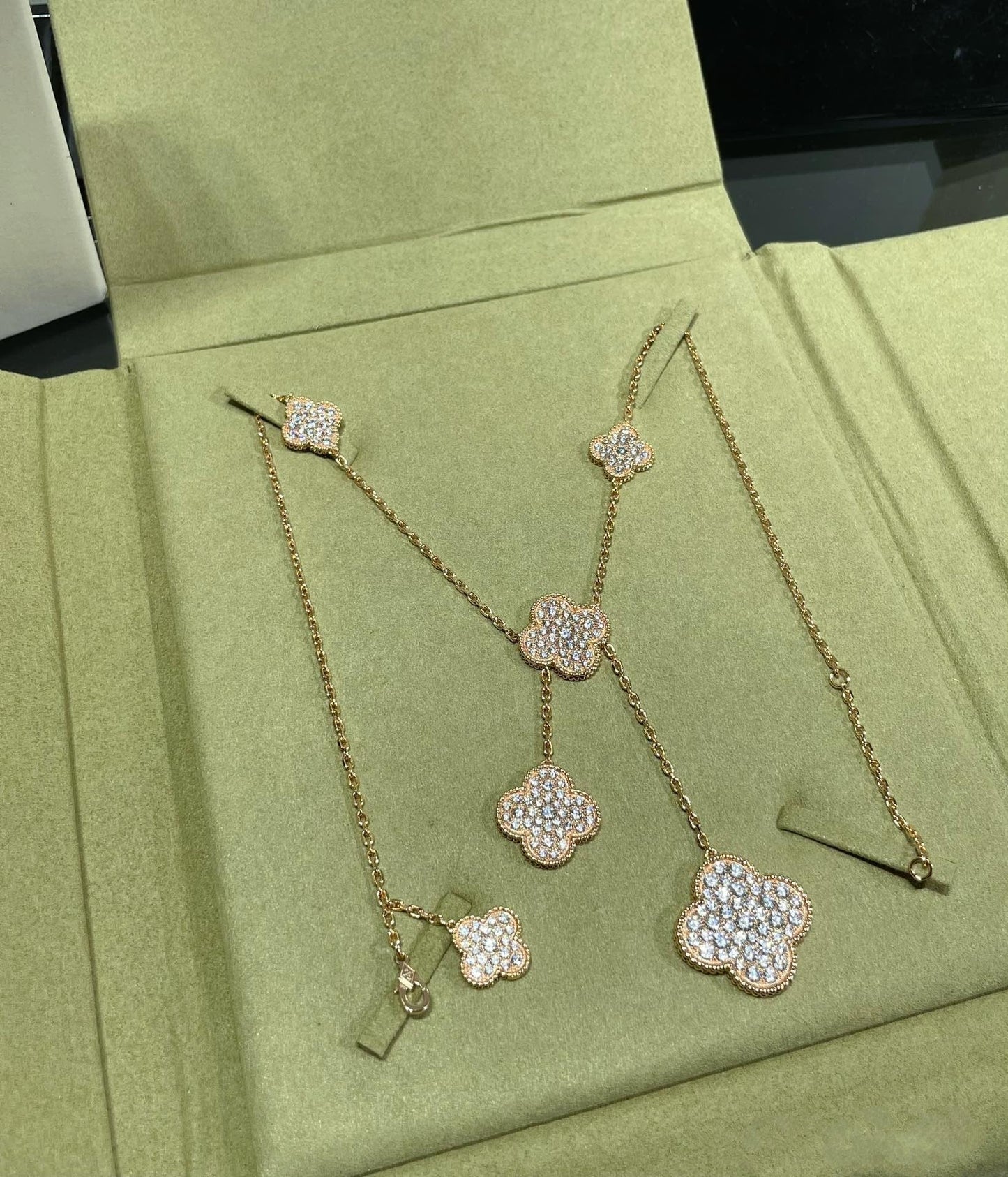 [Luxe Jewelry]CLOVER 6 MOTIF DIAMOND PAVED NECKLACE