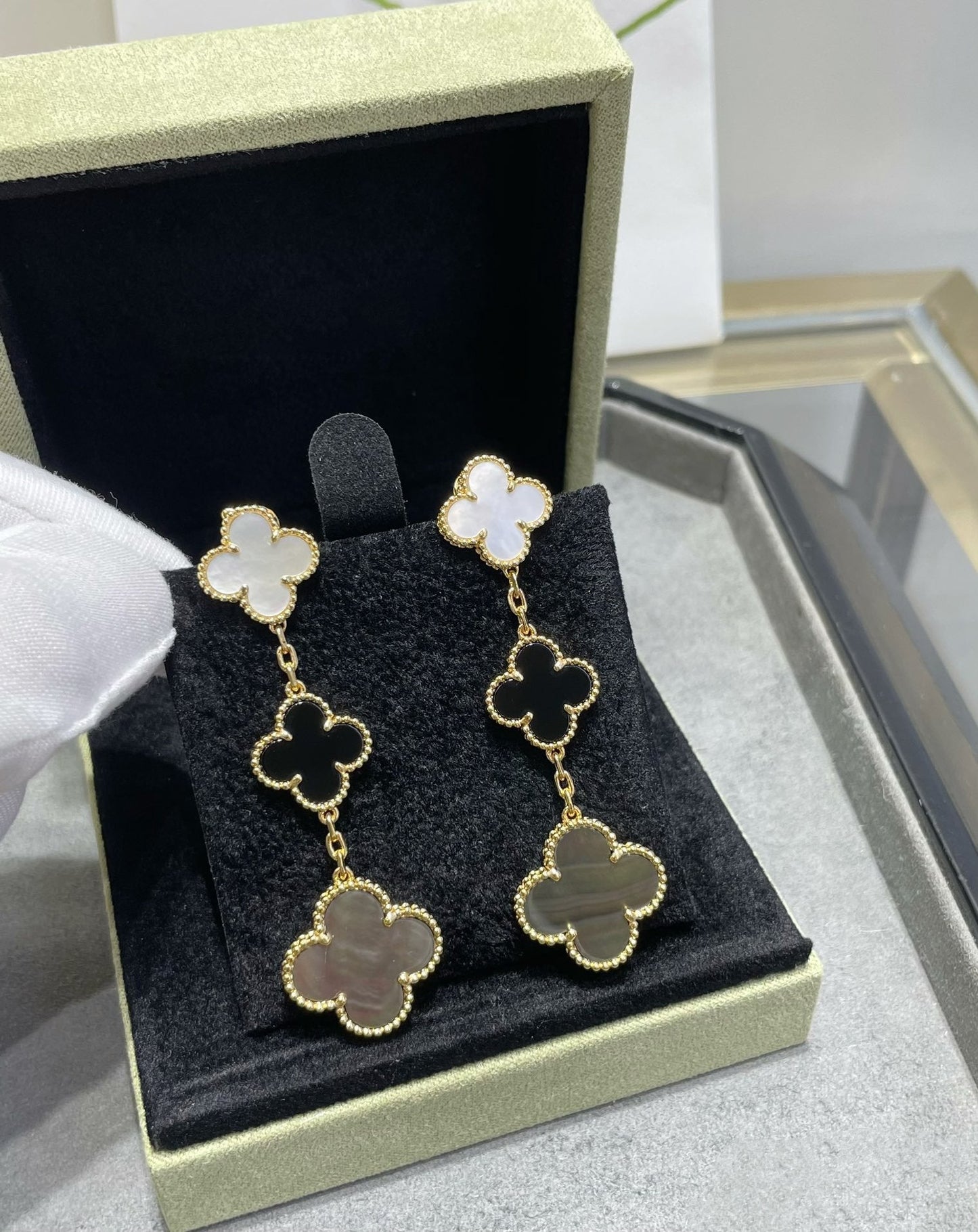 [Luxe Jewelry]CLOVER 3 MOTIF MOP ONYX DARK MOP PINK GOLD EARRINGS