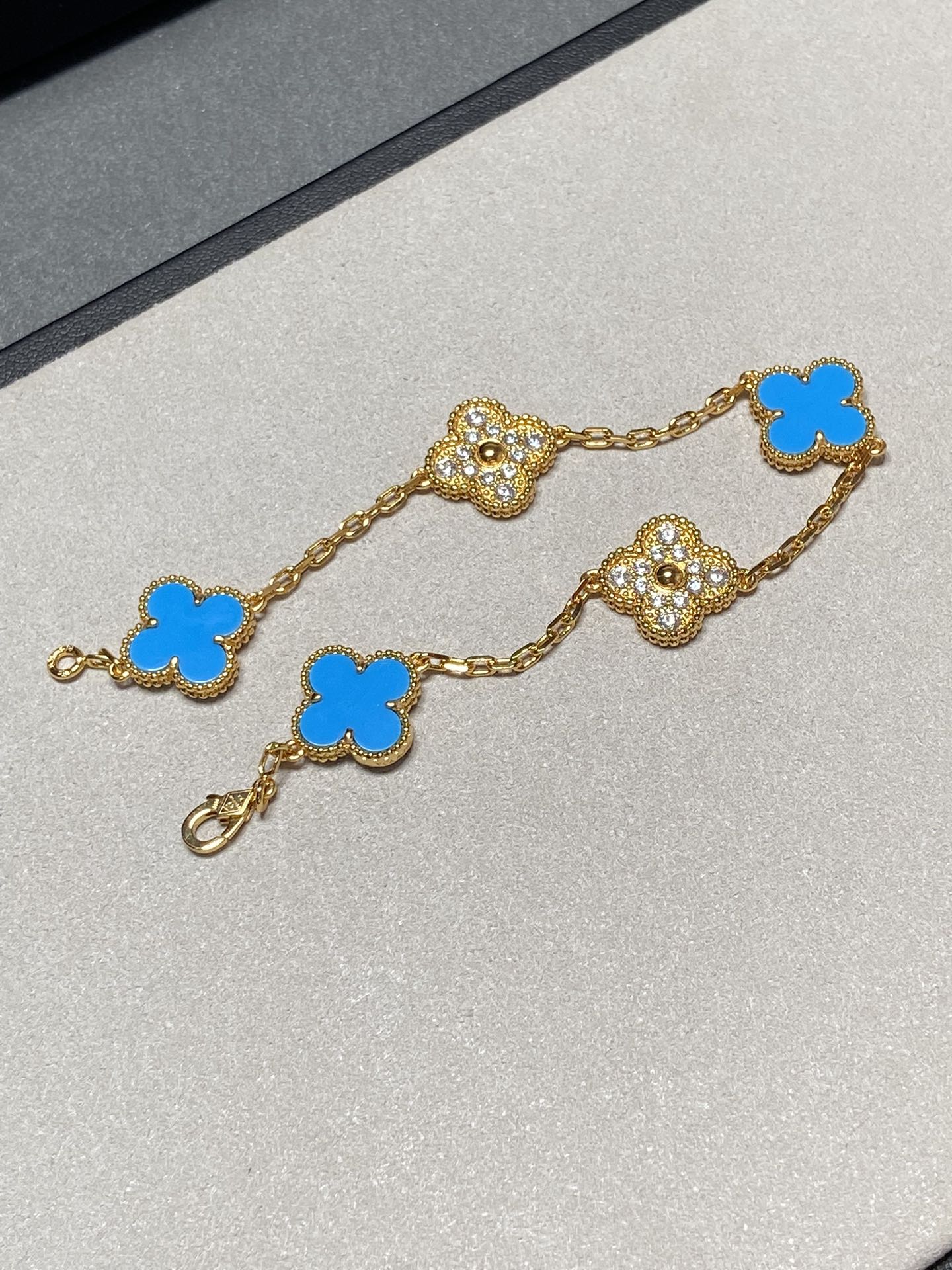 [Luxe Jewelry]CLOVER 5 MOTIF BLUE CHALCEDONY DIAMOND GOLD BRACELET