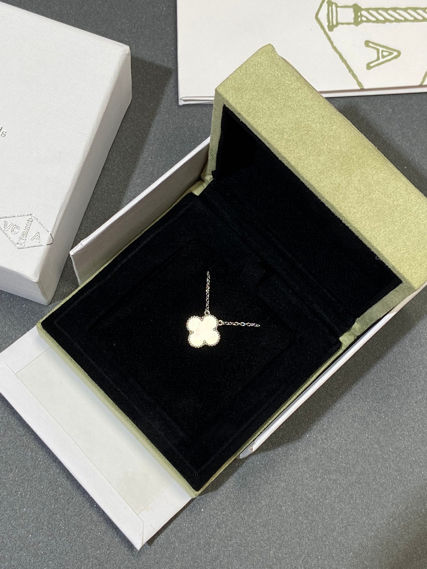 [Luxe Jewelry]CLOVER MEDIUM SILVER WHITE MOP NECKLACE