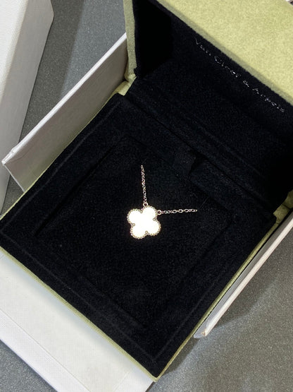 [Luxe Jewelry]CLOVER MEDIUM SILVER WHITE MOP NECKLACE