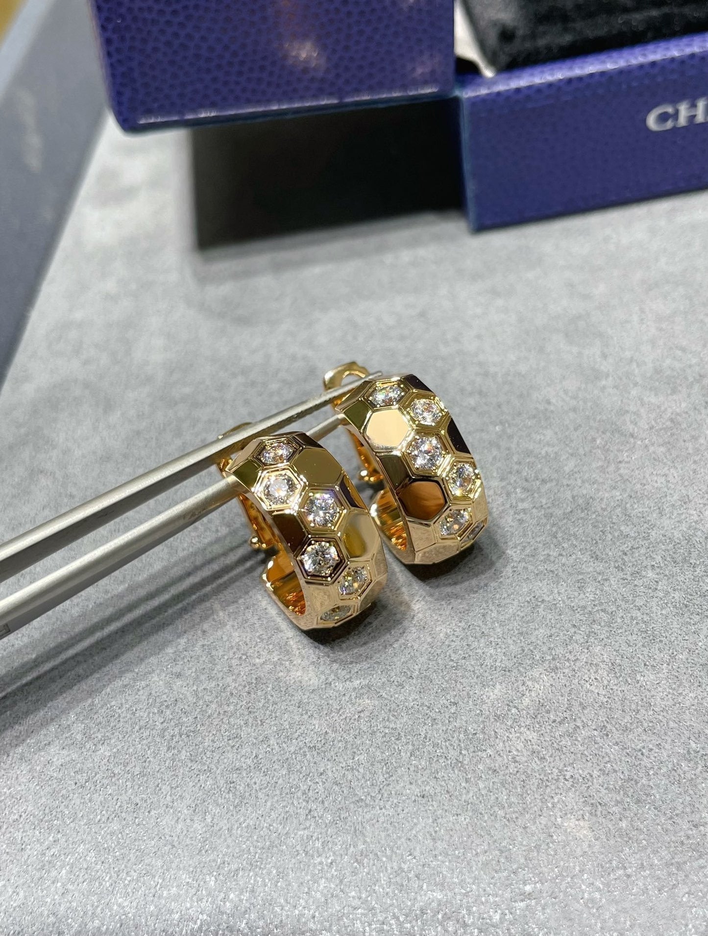 [Luxe Jewelry]BEE LOVE DIAMOND HOOP EARRINGS