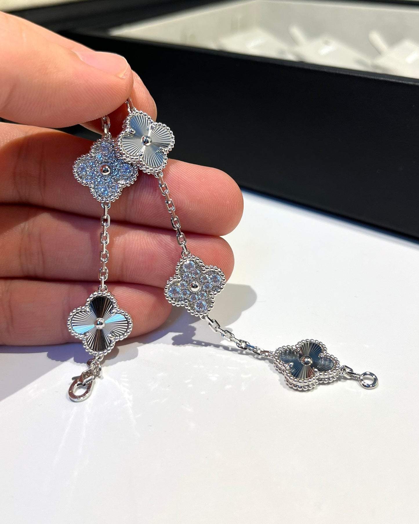 [Luxe Jewelry]CLOVER 5 MOTIF SILVER DIAMOND BRACELET