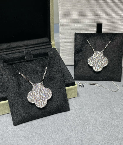 [Luxe Jewelry]CLOVER 25MM LARGE PENDANT DIAMOND PAVED SILVER NECKLACE