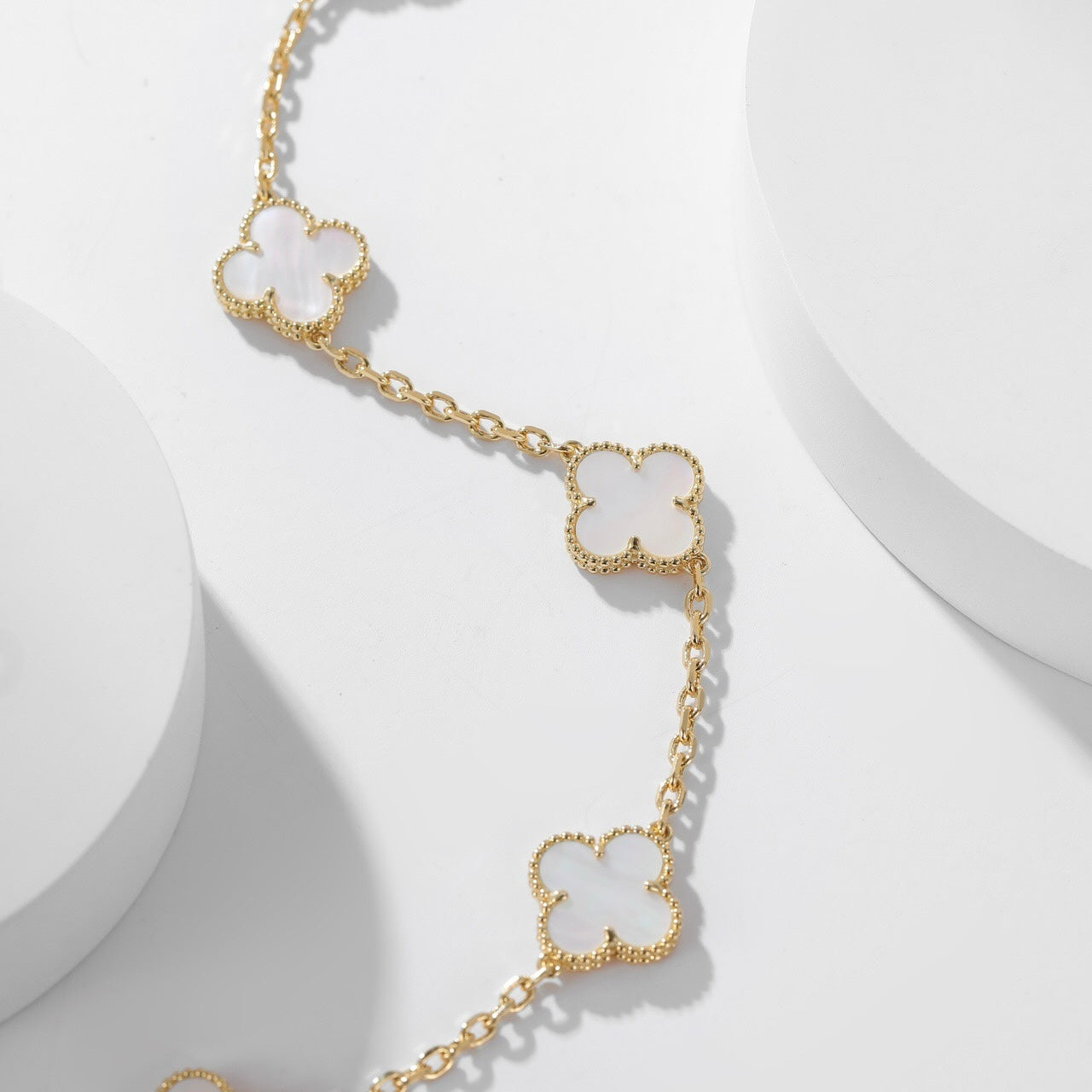 [Luxe Jewelry]CLOVERS THE 10-MOTIFS WHITE MOTHER OF PEARL NECKLACE