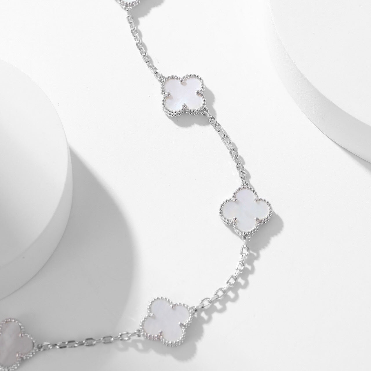 [Luxe Jewelry]CLOVERS THE 10-MOTIFS WHITE MOTHER OF PEARL NECKLACE