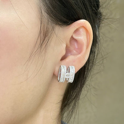 [Luxe Jewelry]H STUD EARRINGS WITH SILVER DIAMONDS