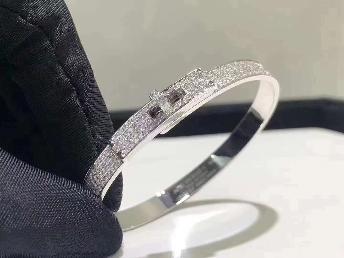 [Luxe Jewelry]HM KELLY BRACELET IN SILVER AND FULL PAVE DIAMOND