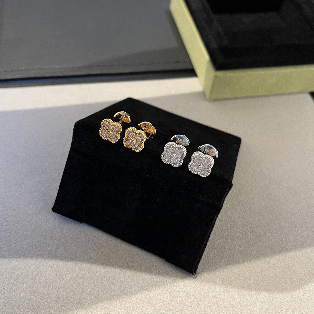 [Luxe Jewelry]CLOVER MINI DIAMOND STUD EARRINGS