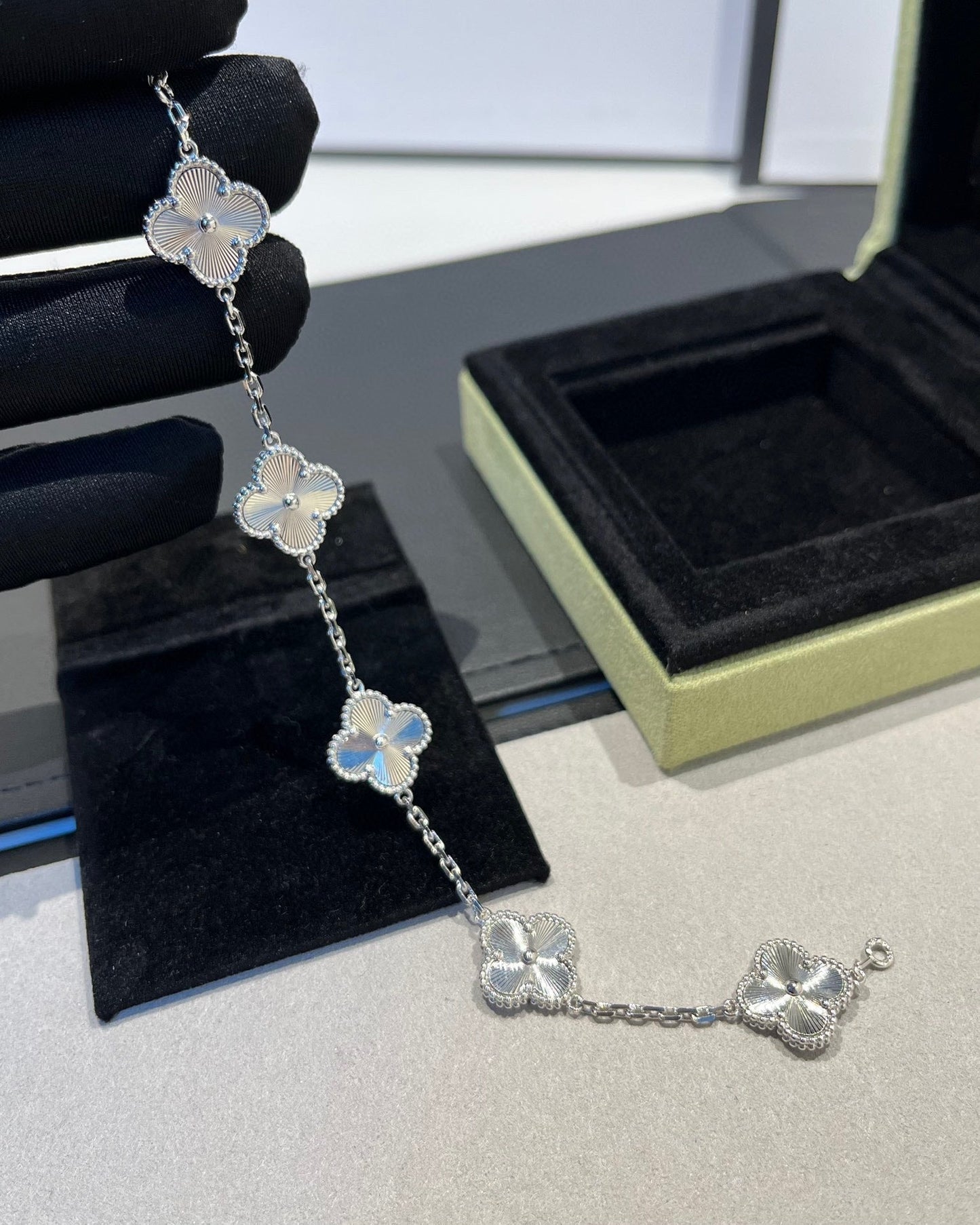 [Luxe Jewelry]CLOVER SILVER 5 MOTIFS BRACELET