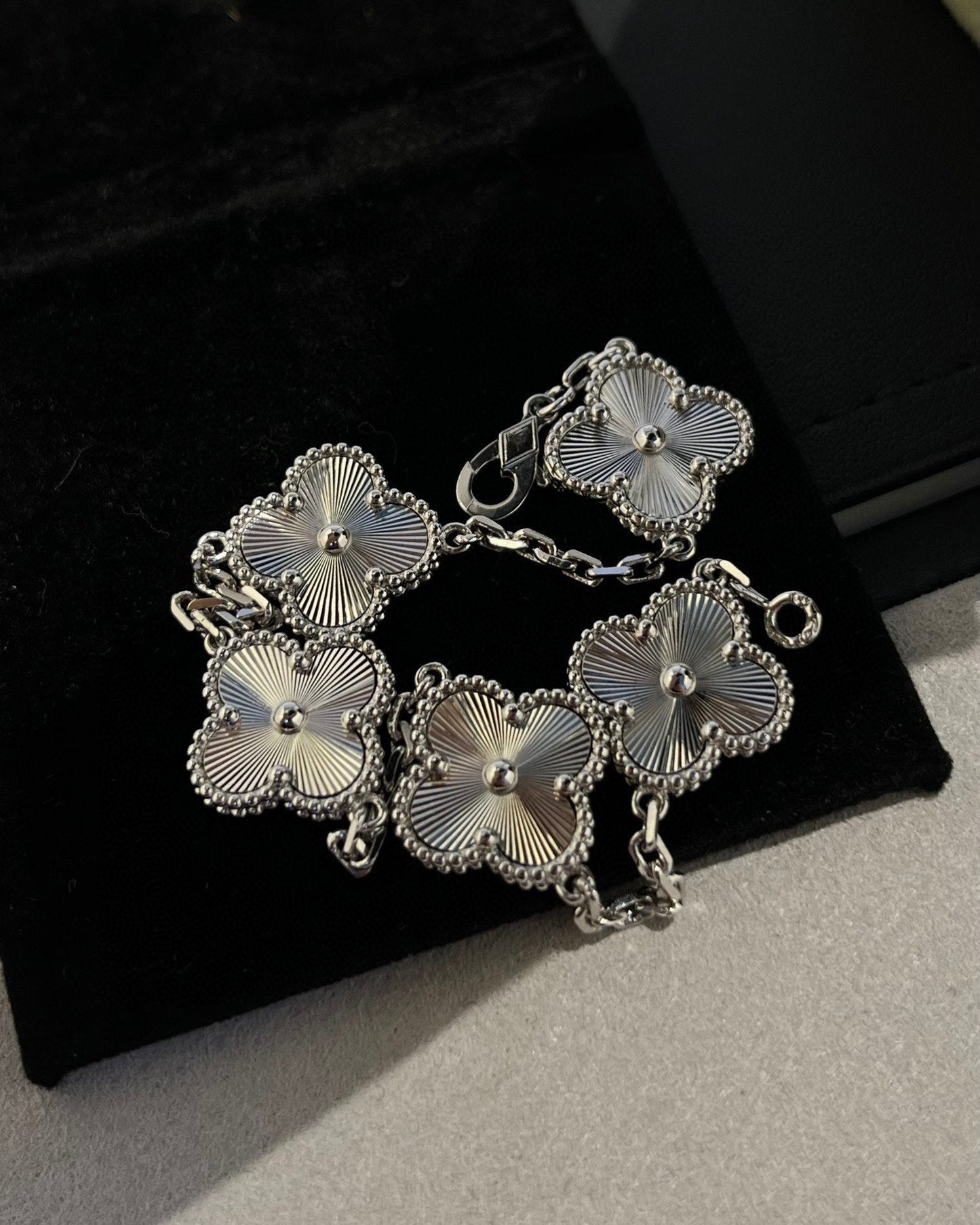 [Luxe Jewelry]CLOVER SILVER 5 MOTIFS BRACELET